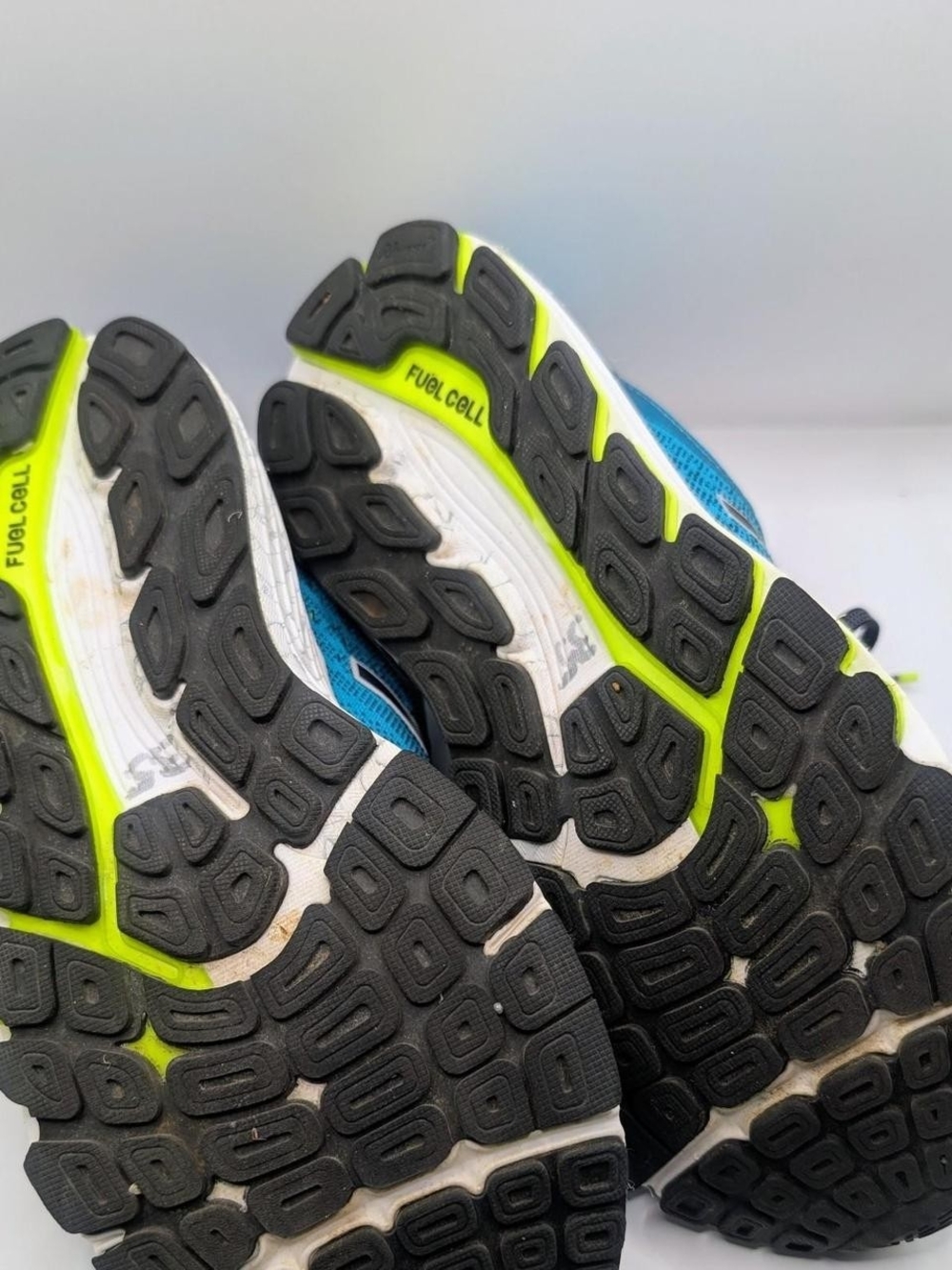 Women’s New Balance 1260v7 running shoes in Pisces blue with lime green accents - Picture 7 of 7
